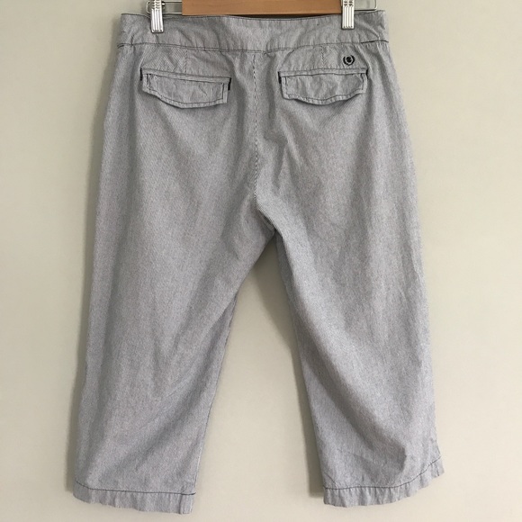 Izod blue and white stripes Capris size 8 - Picture 3 of 13